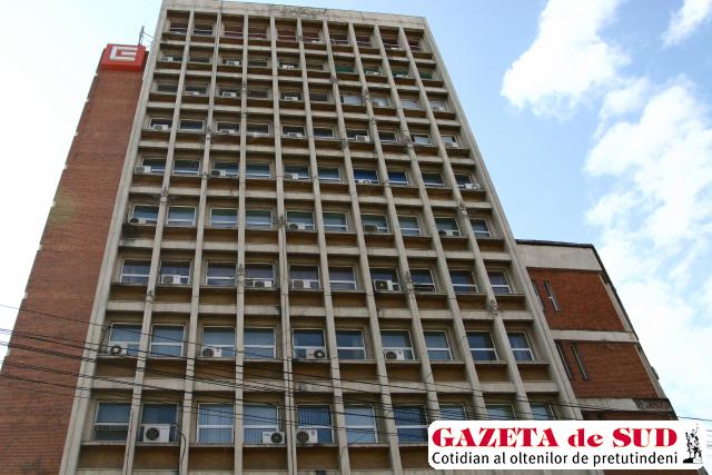 De la înălţimea fotoliilor confortabile, oficialii CEZ îşi bat joc de consumatorii craioveni