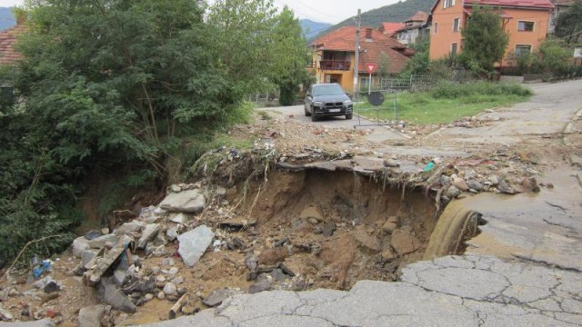 Urmele inundaţiilor în comuna Eşelniţa, judeţul Mehedinţi