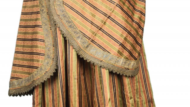 Expoziţia "Istoria, la feminin" prezintă o parte din evoluţia modei feminine