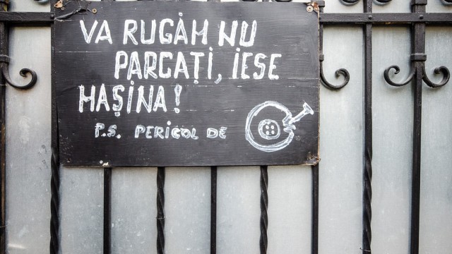 Parcaţi pe propriul risc pe strada Eugeniu Carada