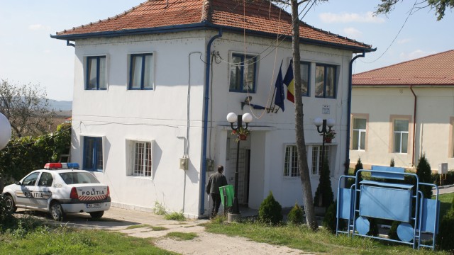 Postul de poliție din Brădești a fost „scena“ unui scandal între un tânăr din comună și polițiști