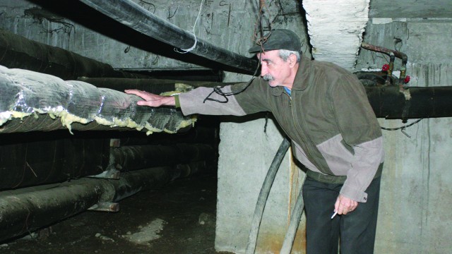 Craiovenii cu centrale nu mai vor conductele Termo în bloc 