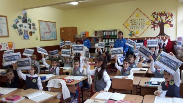 Dumitru Barbu s-a asigurat că toți copii au primit materiale cu însemnele CS Universității Craiova