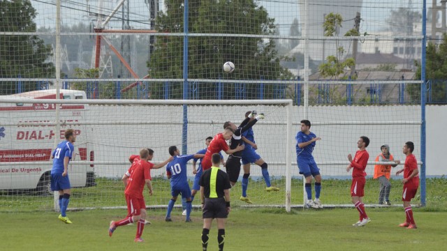 ACS Viitorul Municipal Craiova (în albastru) nu a câștigat nici astăzi