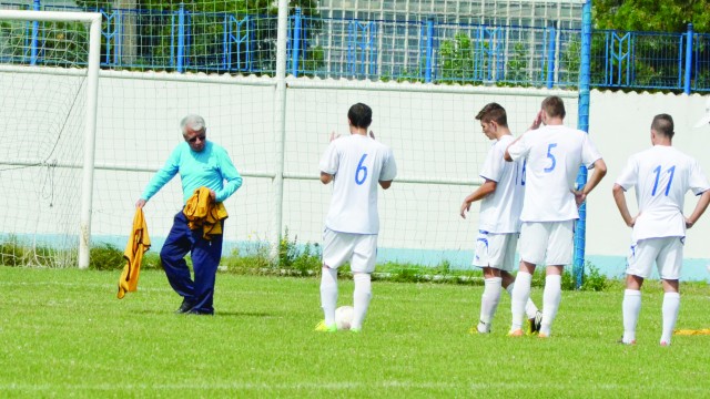 „Ţâcă“ Zamfir îşi doreşte ca juniorii pe care îi pregăteşte acum să ofere liniştea echipei CS Universitatea în viitor