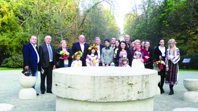 Delegaţia a vizitat deja operele brâncuşiene