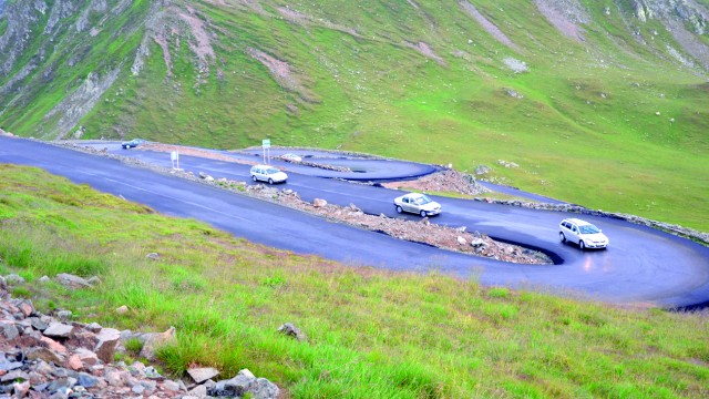 Şoseaua Transalpina aducea mulţi turişti în Rânca 