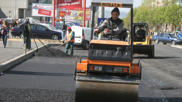 După ce Curtea de Apel Craiova a respins plângerile formulate de mai multe societăți împotriva societății Delta ACM, aceasta poate fi declarată câștigătoarea licitației pentru asfaltarea străzilor