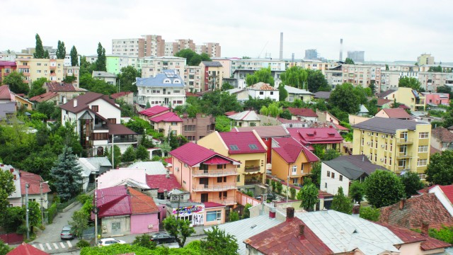 Indiferent că este închiriat un spațiu comercial deținut de o persoană fizică sau un apartament ori o casă, valoarea reală a chiriei este cunoscută doar de cei doi și nu întotdeauna este declarată în acte