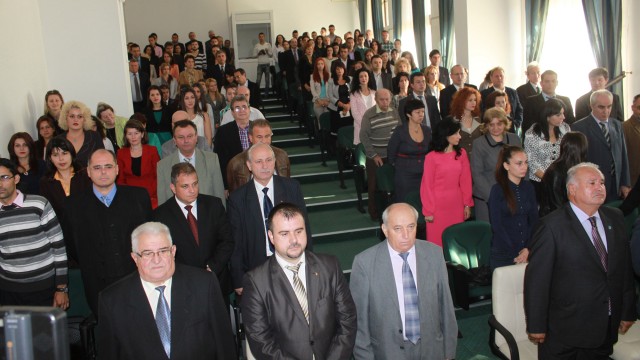 Nou an universitar la UCB, sub semnul anchetei „şpagă pentru licenţă”