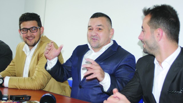 La conferinţa de presă, Leonard Doroftei a povestit întâmplări amuzante, care le-au adus celor prezenţi zâmbetul pe buze 