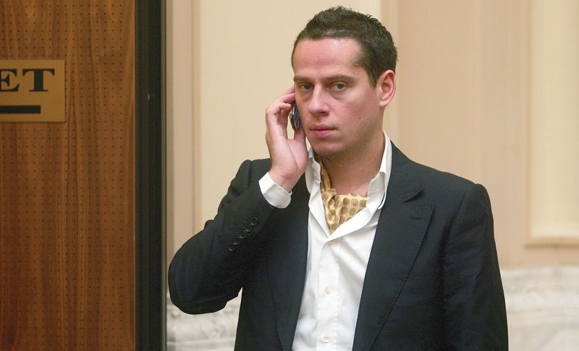 Andrei Hrebenciuc este acuzat de constituirea unui grup infracţional organizat, complicitate la trafic de influenţă şi spălare de bani