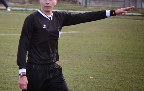 Marian Barbu îi va arbitra pe panduri la Galați (foto: sportcampina.blogspot.com)