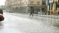 Asociațiile de proprietari vor factura apa de ploaie agenților economic din bloc