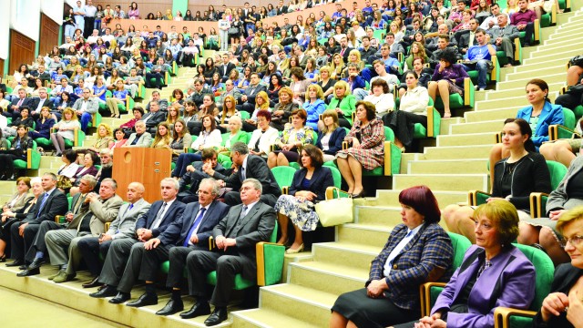 Studenții Universității de Medicină și Farmacie din Craiova au început ieri un nou an universitar
