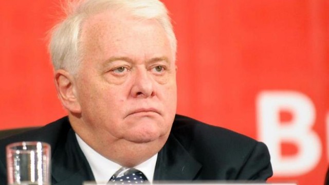 Viorel Hrebenciuc a spus că i s-a adus la cunoştinţă calitatea de inculpat în dosarul privind retrocedările ilegale de terenuri