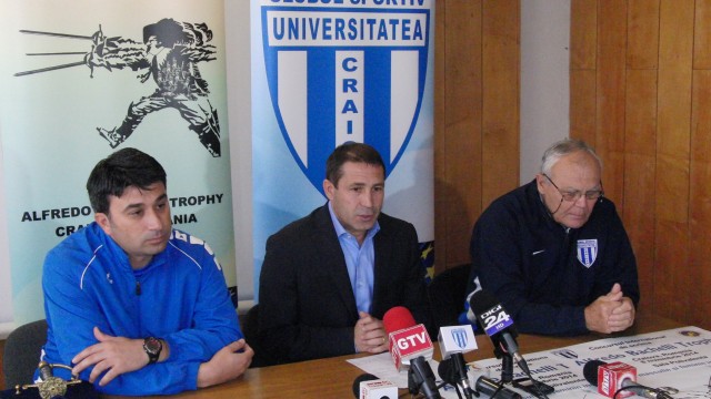 Cătălin Brândușoiu (director adjunct la LPS „Petrache Trișcu), Pavel Badea (director la CS Universitatea Craiova) și Mircea Alecu (antrenor emerit de spadă la CS Universitatea) au vorbit despre ediția a patra a turneului internațional „Alfredo Bachelli”, care va avea loc sâmbătă, la Sala Polivalentă