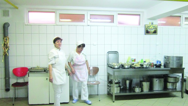 Modificările din contractul colectiv de muncă vizează și personalul nedidactic din unitățile de învățământ. Acesta poate beneficia de transfer în cadrul sistemului de învățământ preuniversitar.