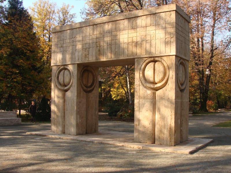 Poarta Sărutului va fi iluminată în mov de „Ziua luptei împotriva cancerului pancreatic”