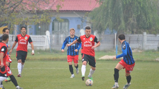 Săceanu şi compania au cunosut victoria cu Inter Clinceni (foto: fcpodari.ro)