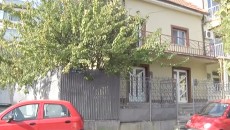 O asociație de proprietari plătește 850 de lei/lună chirie pentru sediu la parterul unei vile