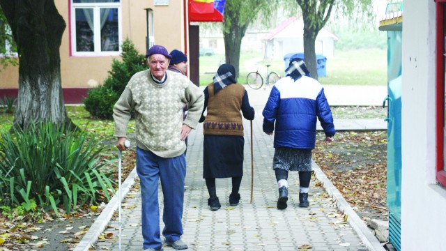 Nea Costică Glăvan din Bechet recunoaște că viceprimarul a trimis mașină să-l aducă la vot