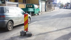 Câteva spații din jurul gurilor de canal au fost ridicate la nivel cu suprafața carosabilă