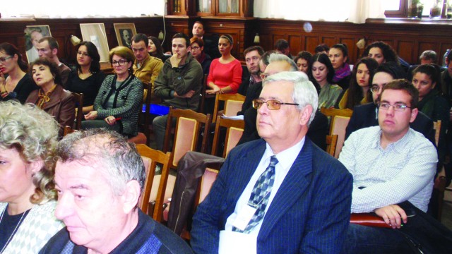 Imagini din sala Bibliotecii Judeţene Aman, în timpul simpozionului