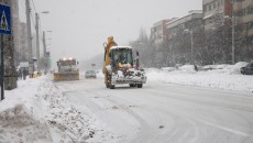 Salubritate Craiova a semnat acordul-cadru pentru deszăpezirea în iarna 2014-2015. Acesta va intra în vigoare pe 17 noiembrie, astfel că, în eventualitatea unei ninsori, zeci de utilaje și tone de materiale antiderapante sunt pregătite pentru intervenție