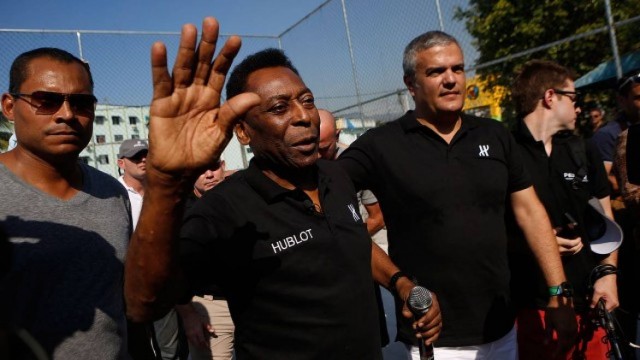 Pele a părăsit patul de spital