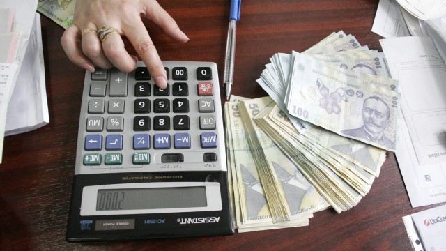 De la anul ar putea să fie plătite impozitele prin internet și de către persoanele fizice. În București se aplică deja acest program-pilot, dar programul de înregistrare on-line a declarațiilor fiscale ale contribuabililor mai dă și rateuri
