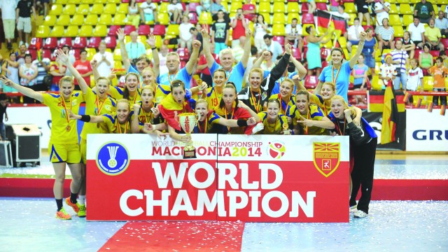 Campioane mondiale la junioare în acest an, handbalistele tricolore vor disputa astăzi, la Craiova, primul meci la tineret