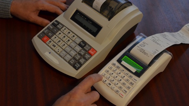 Comercianții pot să ascundă venituri de Fisc chiar și cu ajutorul casei de marcat (nefiscale)
