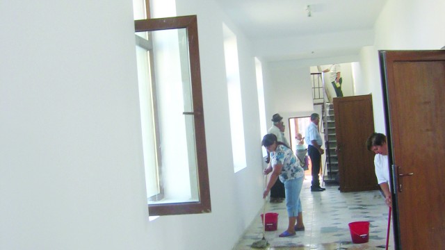 În prezent, în unitățile de învățământ preuniversitar este deficit de personal nedidactic