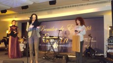 Manuela Prajea (dreapta), directorul Colegiului Naţional ”Traian” din Drobeta Turnu Severin, a fost premiată la Gala Premiilor de Excelenţă organizată la Severin