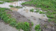 Apa încă bălteşte în anumite zone