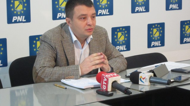 Senatorul Mărinică Dincă a vorbit despre amendamentele pe care le va aduce bugetului de stat pentru anul 2015, dintre care multe sunt legate de investiții din Craiova și Dolj (Foto: Anca Ungurenuș)