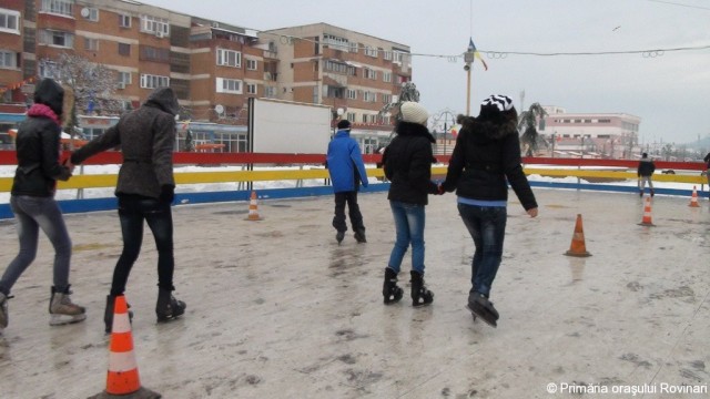 Copiii, primii pe patinoar