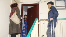 Proprietarii din blocul F13, Calea București, se plâng că Termo le dă apă rece în loc de caldă - Foto: Claudiu Tudor