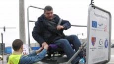Șoferii craioveni au ales să testeze simulatorul de accident decât să plătească amenda pentru că nu purtau centura de siguranță (foto GdS)