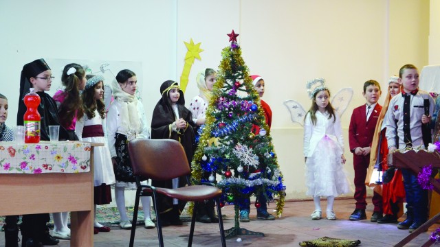 Elevii de la unitățile de învățământ din comuna Unirea au susținut la Căminul Cultural serbarea de Crăciun (Foto: Lucian Anghel)