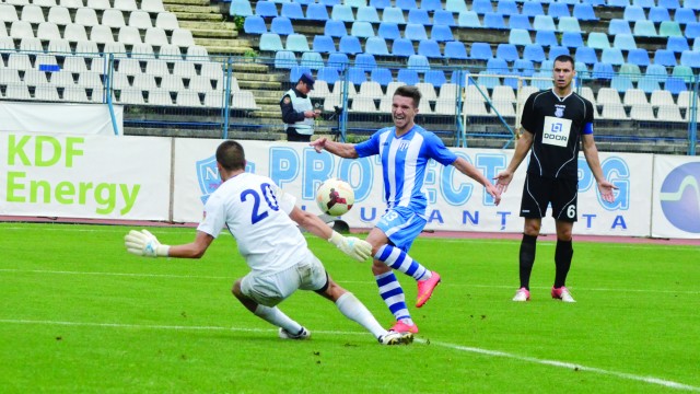 Vasiljevic (numărul 6) a impresionat în amicalul cu CSU şi ar putea îmbrăca tricoul pandurilor (Foto: Alexandru Vîrtosu)