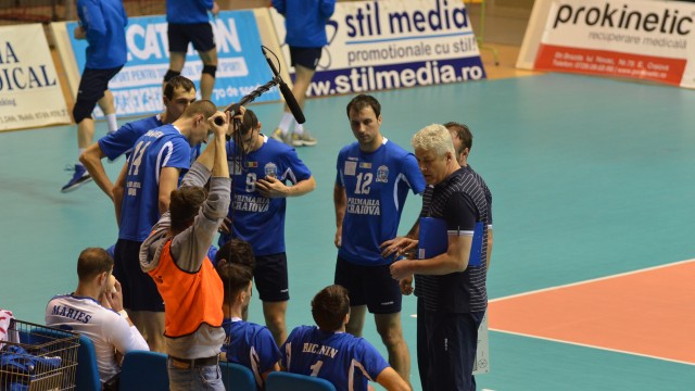 Craiovenii au fost aproape să câştige un set în meciul tur