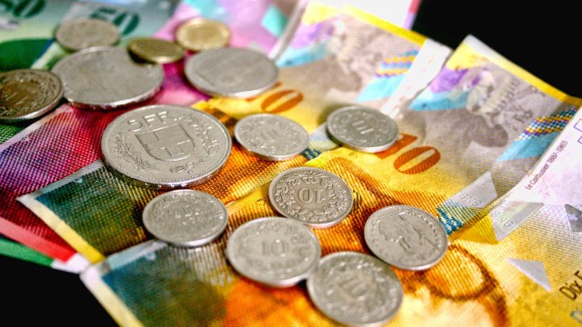 După șocul de săptămâna trecută, francul elvețian a scăzut ieri destul de mult în raport cu leul (FOTO: economica.net)