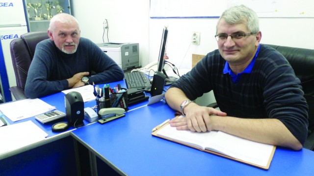 Victor Lazarciuc (stânga) părăseşte clubul SCM Craiova. Deocamdată, locul său va fi luat de inspectorul-şef Petrişor Albu (dreapta), care va avea prerogative de director (Foto: Daniela Mitroi-Ochea)