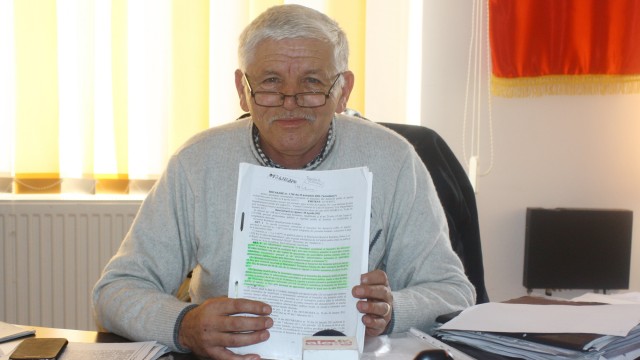 Nicu Tabacu, primarul comunei Vârvoru de Jos, spune că situația din comună este extrem de gravă (FOTO: Claudiu Tudor)