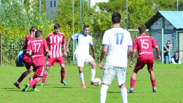 Sergiu Jurj (la minge) a ajuns la naţionala României U17 în urma evoluţiilor bune de la CSU (Foto: Alexandru Vîrtosu)