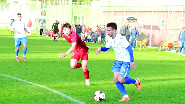 Alexandru Băluţă (la minge) a făcut partide bune în cantonamentul din Antalya (Foto: Alexandru Vîrtosu)