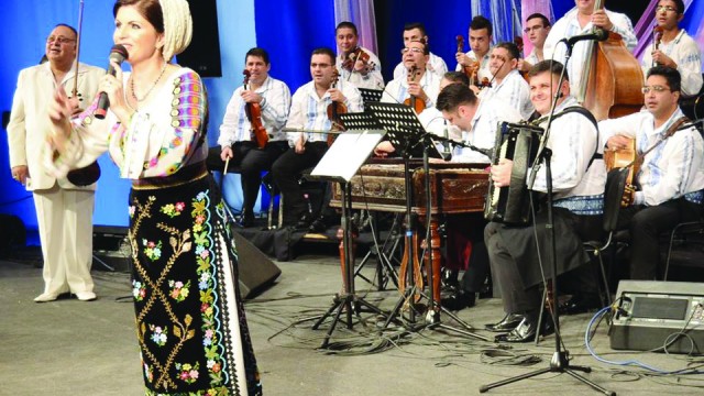 Soliștii Ansamblului „Maria Tănase“ vin în sprijinul micuței Annes Iacobescu (Foto: Ansamblul Maria Tănase)