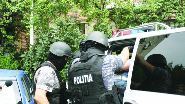 În iulie 2014, procurorii DIICOT și Europol au destructurat o grupare specializată în fraudarea unor societăți de transfer monetar (Foto: Arhiva GdS)